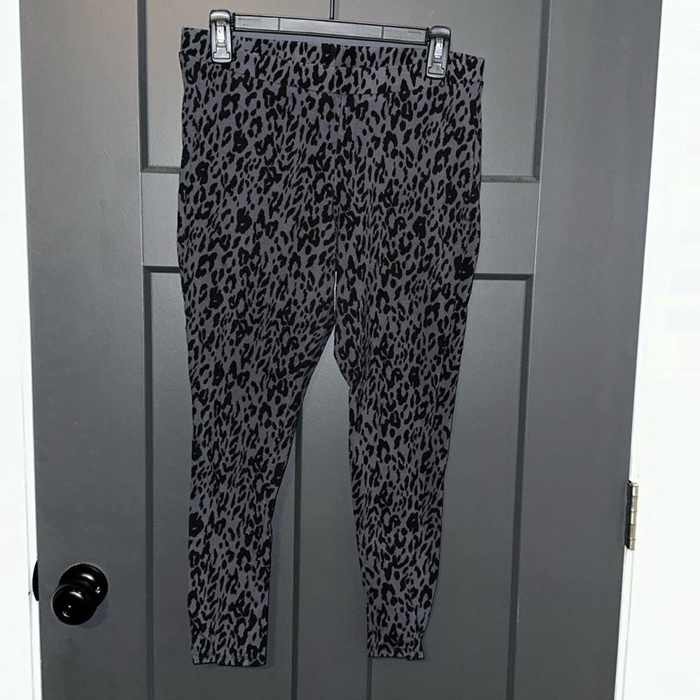 Women’s leggings torrid size 1